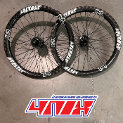 - Paire de Roue 20" carbone Disc